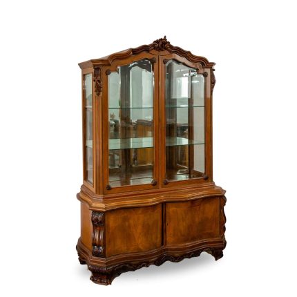 1928 ban készült vitrines diófa szekrény