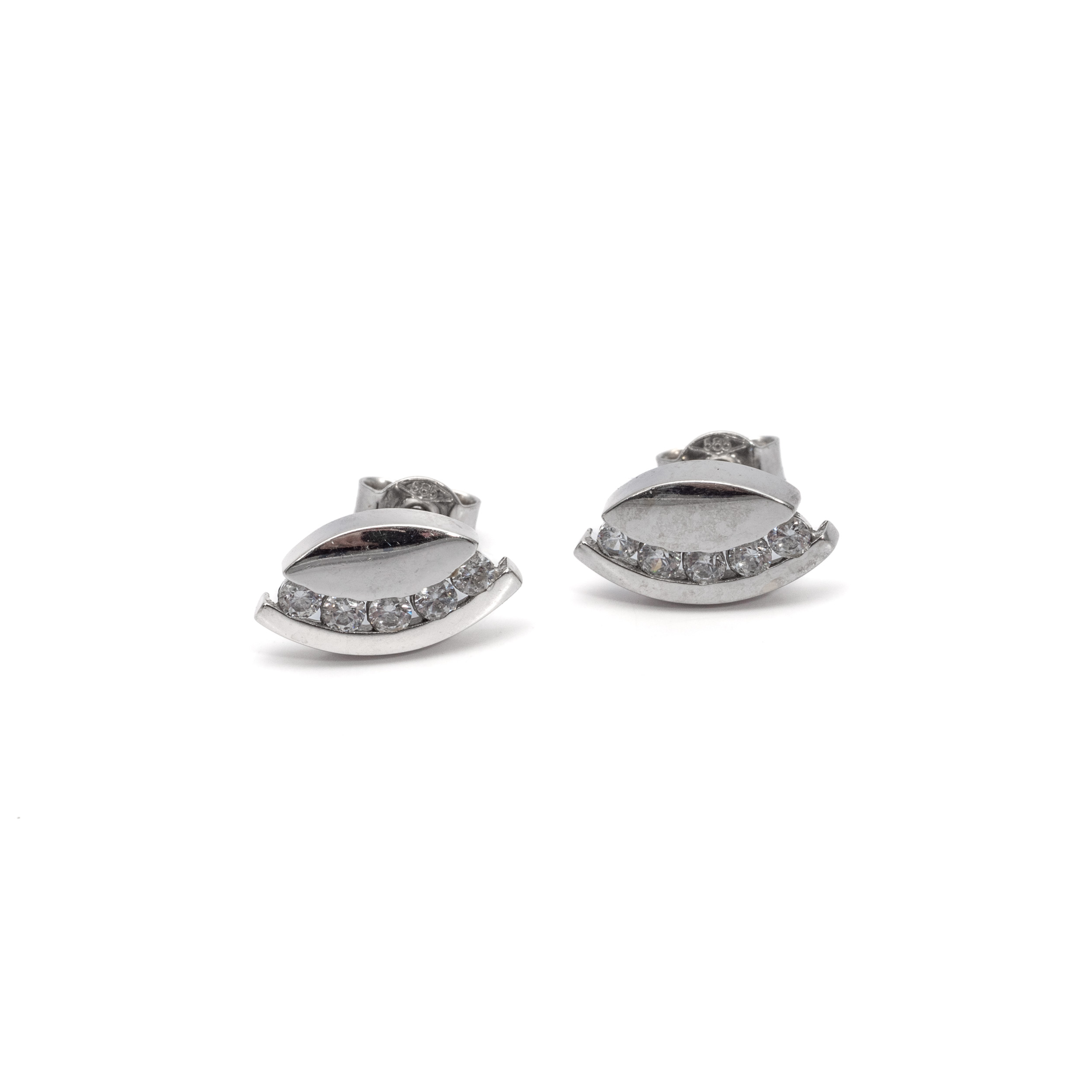 14k noi feherarany koves fulbevalo 84384 14k noi feherarany koves fulbevalo 84384